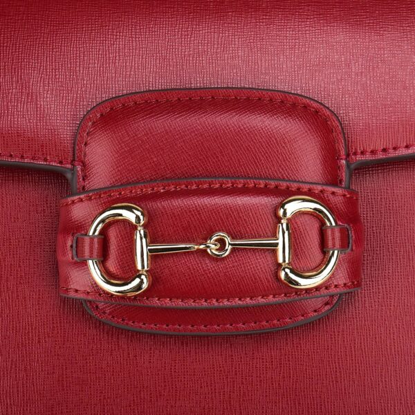 horsebit bag 复古马街扣手袋，谷驰复古回潮，设计师和时尚精们合力展现了G家的正确打开方式，经典的马街扣+monogram+棕色勾边设计，满满的复古调调，复古棕超级耐看，喜欢复古搭的小仙女必须入🤘  材质牛皮
款号：602204，尺寸：25.5x18x6cm