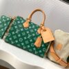【动态变码芯片 顶级原单加强版】M24423绿色本款 Speedy P109 Bandoulière 25 Monogram Leather 手袋选用柔软牛皮革，以 Monogram 图案重现帆布印花的考究观感。耀目金属件、羊皮革内衬和铭牌共同印证创意总监 Pharrell Williams 对细节的不懈追求。

25 x 15 x 15 厘米
(长度 x 高 x 宽)
Monogram 图案
柔