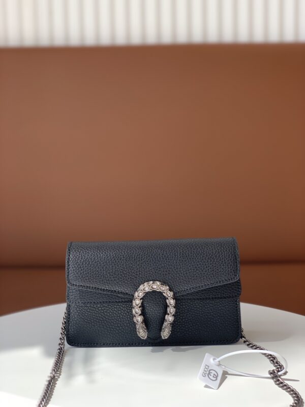 迷你原版牛皮现货款号：476432】迷你酒神 颇具结构感的皮革链条超迷你手袋，配有钥匙扣，可以用于将此袋绑缚在另外更大的手袋上正品开模，实物拍照，做工精细。尺寸：16.5*9*5