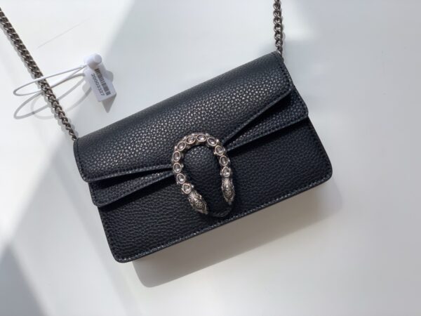 迷你原版牛皮现货款号：476432】迷你酒神 颇具结构感的皮革链条超迷你手袋，配有钥匙扣，可以用于将此袋绑缚在另外更大的手袋上正品开模，实物拍照，做工精细。尺寸：16.5*9*5