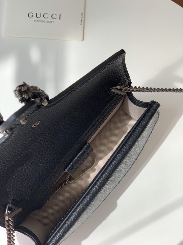 迷你原版牛皮现货款号：476432】迷你酒神 颇具结构感的皮革链条超迷你手袋，配有钥匙扣，可以用于将此袋绑缚在另外更大的手袋上正品开模，实物拍照，做工精细。尺寸：16.5*9*5