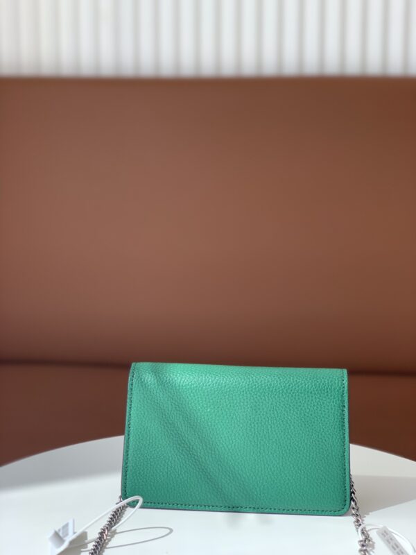 迷你原版牛皮现货🔥款号：476432】迷你酒神 颇具结构感的皮革链条超迷你手袋，配有钥匙扣，可以用于将此袋绑缚在另外更大的手袋上正品开模，实物拍照，做工精细。尺寸：16.5*9*5