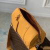 💰City Keepall 手袋 M21438 （59255）黑色男装艺术总监 Virgil Abloh 重新设计经典手袋 创造了本款男士 City Keepall 手袋 由黑色粒面皮革制成 细节设计采用黑白 Damier Distorted 帆布打造 饰有橘黄色 L*首字母标识 。尺寸：27 × 17× 13 厘米。