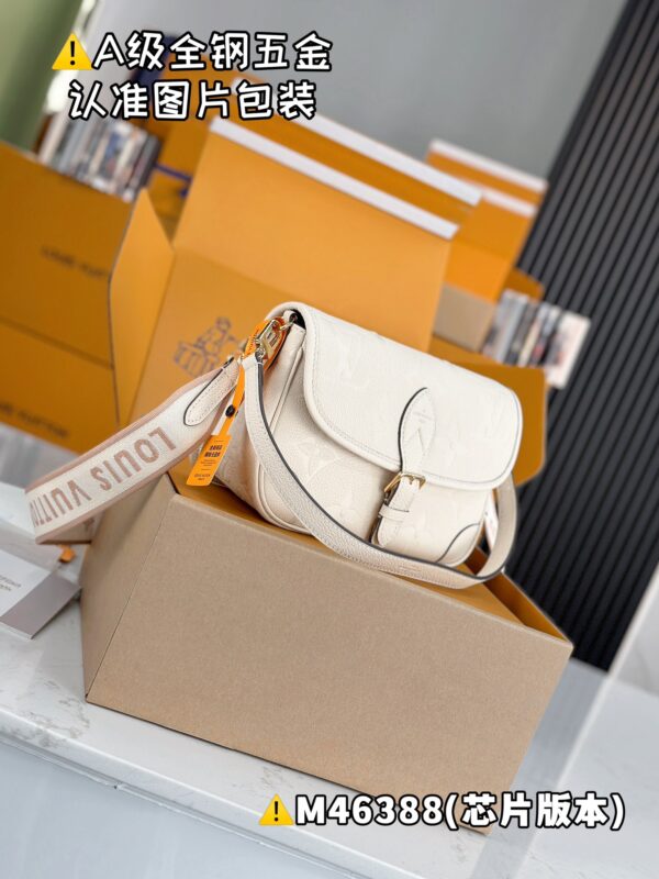 【特级MB原厂皮】 DIANE 手袋型号：M46388材料：A+级全钢五金，进口原厂皮包装：全套特级免税MB包装尺寸：24x15x9cm