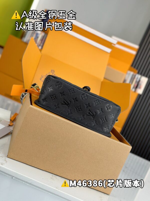 【特级MB原厂皮】DIANE 手袋型号：M46386材料：A+级全钢五金，进口原厂皮包装：全套特级免税MB包装尺寸：24x15x9cm