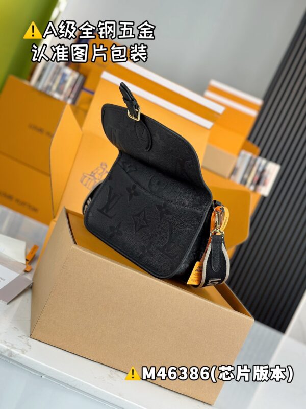 【特级MB原厂皮】DIANE 手袋型号：M46386材料：A+级全钢五金，进口原厂皮包装：全套特级免税MB包装尺寸：24x15x9cm