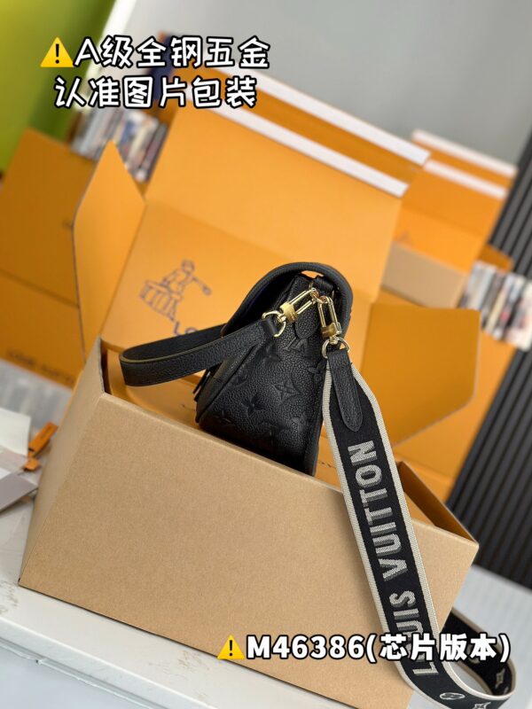 【特级MB原厂皮】DIANE 手袋型号：M46386材料：A+级全钢五金，进口原厂皮包装：全套特级免税MB包装尺寸：24x15x9cm