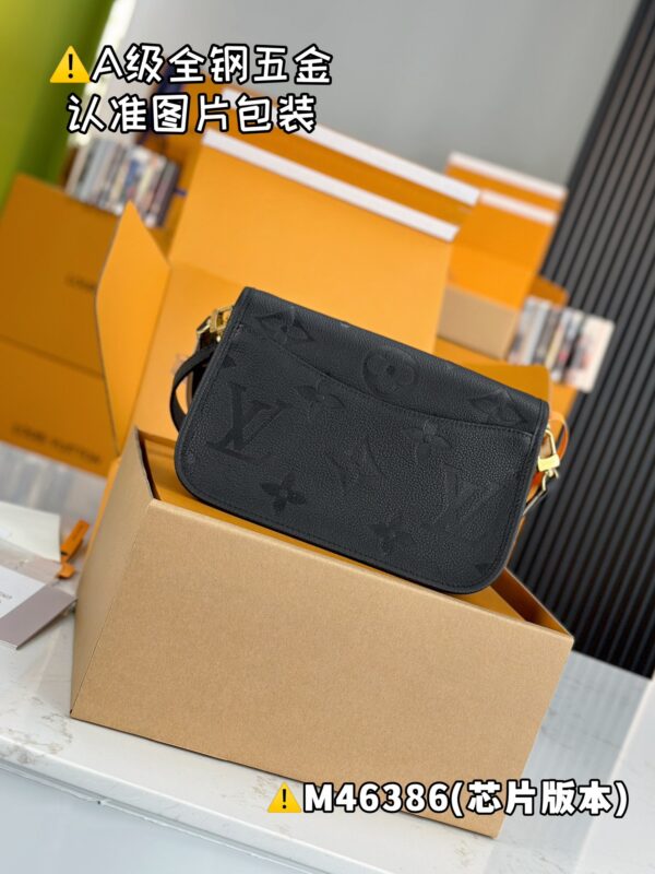 【特级MB原厂皮】DIANE 手袋型号：M46386材料：A+级全钢五金，进口原厂皮包装：全套特级免税MB包装尺寸：24x15x9cm