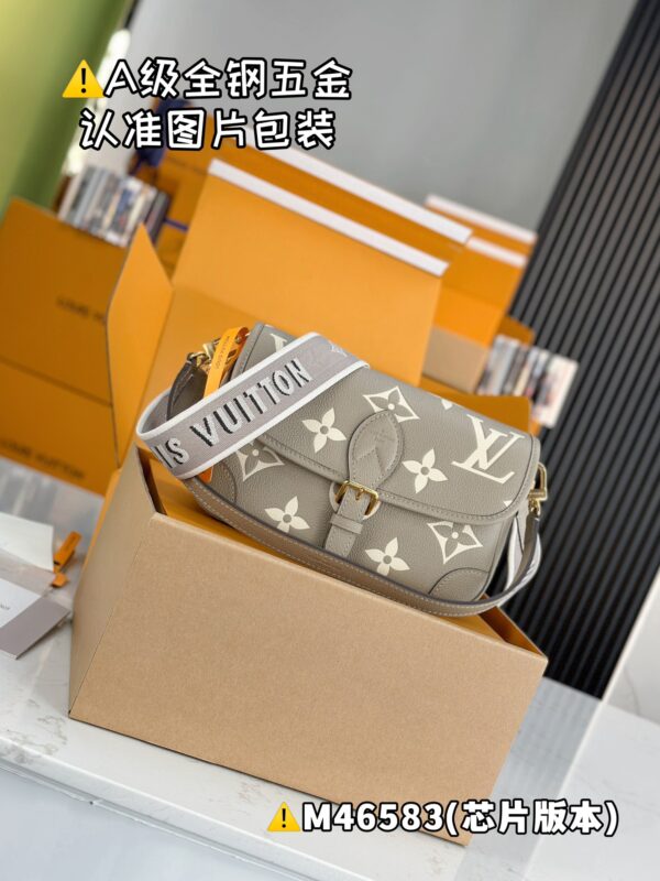 【特级MB原厂皮】DIANE 手袋型号：M46583材料：A+级全钢五金，进口原厂皮包装：全套特级免税MB包装尺寸：24x15x9cm。123121350