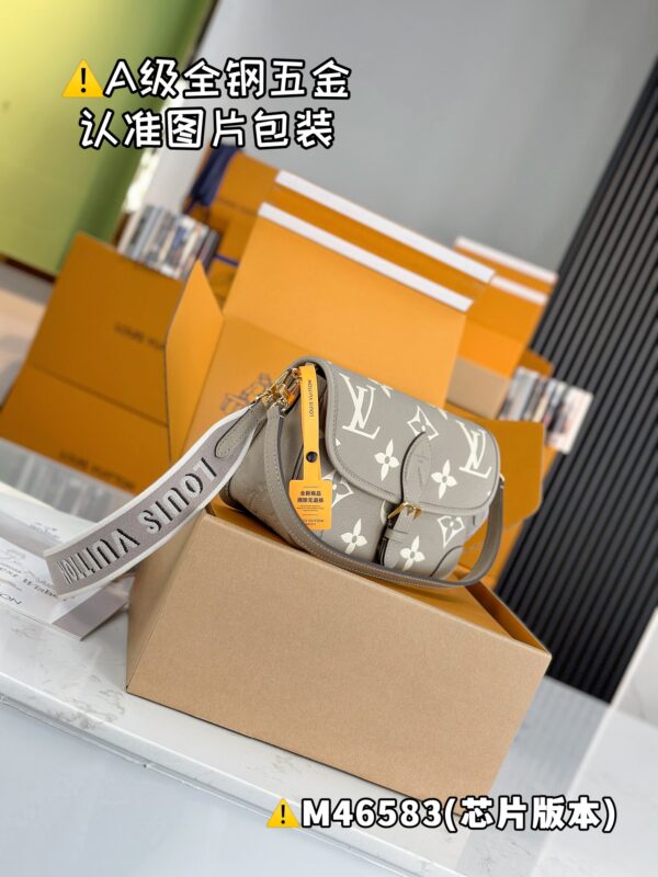 【特级MB原厂皮】 DIANE 手袋型号：M46583材料：A+级全钢五金，进口原厂皮包装：全套特级免税MB包装尺寸：24x15x9cm