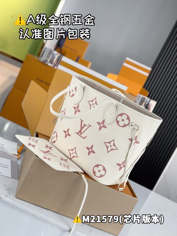 【特级MB原厂皮】 NEVERFULL 中号手袋型号：M21579材料：A+级全钢五金，进口原厂皮包装：全套特级免税MB包装尺寸：31x28x14cm