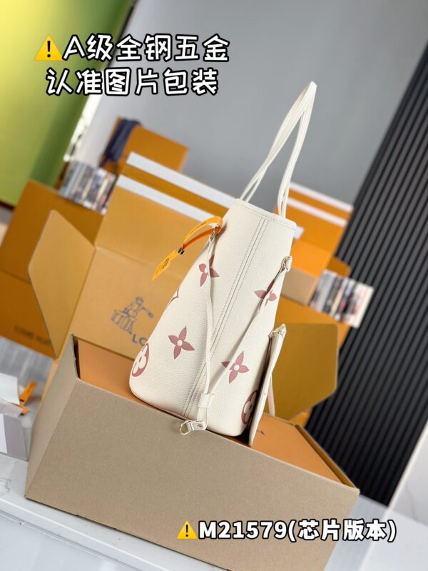 【特级MB原厂皮】 NEVERFULL 中号手袋型号：M21579材料：A+级全钢五金，进口原厂皮包装：全套特级免税MB包装尺寸：31x28x14cm