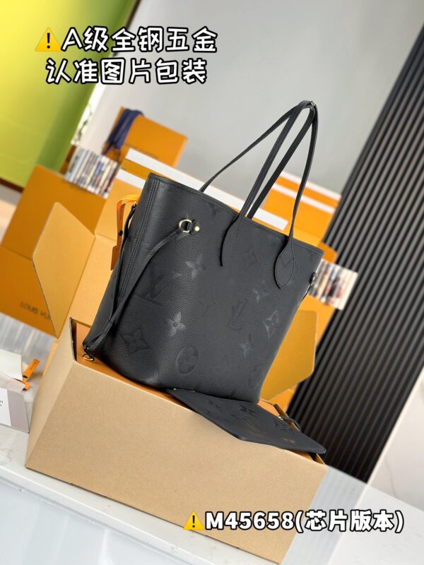 【特级MB原厂皮】 NEVERFULL 中号手袋型号：M45658材料：A+级全钢五金，进口原厂皮包装：全套特级免税MB包装尺寸：31x28x14cm