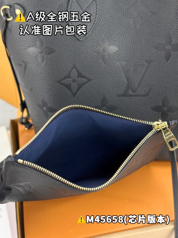 【特级MB原厂皮】 NEVERFULL 中号手袋型号：M45658材料：A+级全钢五金，进口原厂皮包装：全套特级免税MB包装尺寸：31x28x14cm。150121600
