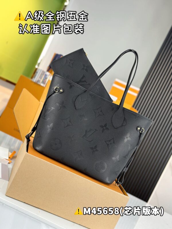 【特级MB原厂皮】 NEVERFULL 中号手袋型号：M45658材料：A+级全钢五金，进口原厂皮包装：全套特级免税MB包装尺寸：31x28x14cm