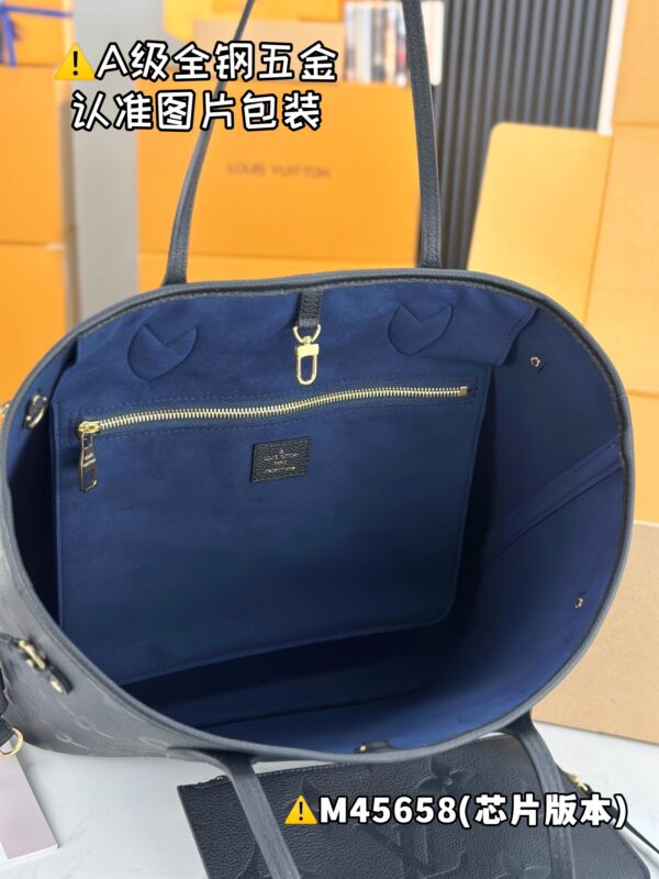 【特级MB原厂皮】 NEVERFULL 中号手袋型号：M45658材料：A+级全钢五金，进口原厂皮包装：全套特级免税MB包装尺寸：31x28x14cm。150121600