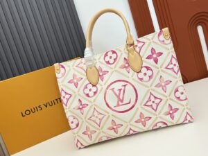 变色皮，无折痕升级版，M11262，M40518ONTHEGO 中号手袋Onthego 中号手袋将经典 Monogram 帆布与 Monogram Reverse 帆布分饰两侧，迥异风尚随心呈现。Toron 双手柄与肩带实现多种背携方式。详细特征35 x 27 x 14 厘米 (长度 x 高x宽）Monogram 和 Monogram Reverse 涂层帆布饰边织物内衬