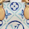 变色皮，无折痕升级版，M11262，M40518ONTHEGO 中号手袋Onthego 中号手袋将经典 Monogram 帆布与 Monogram Reverse 帆布分饰两侧，迥异风尚随心呈现。Toron 双手柄与肩带实现多种背携方式。详细特征35 x 27 x 14 厘米 (长度 x 高x宽）Monogram 和 Monogram Reverse 涂层帆布饰边织物内衬
