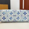 变色皮，无折痕升级版，M11262，M40518ONTHEGO 中号手袋Onthego 中号手袋将经典 Monogram 帆布与 Monogram Reverse 帆布分饰两侧，迥异风尚随心呈现。Toron 双手柄与肩带实现多种背携方式。详细特征35 x 27 x 14 厘米 (长度 x 高x宽）Monogram 和 Monogram Reverse 涂层帆布饰边织物内衬