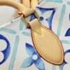 变色皮，无折痕升级版，M11262，M40518ONTHEGO 中号手袋Onthego 中号手袋将经典 Monogram 帆布与 Monogram Reverse 帆布分饰两侧，迥异风尚随心呈现。Toron 双手柄与肩带实现多种背携方式。详细特征35 x 27 x 14 厘米 (长度 x 高x宽）Monogram 和 Monogram Reverse 涂层帆布饰边织物内衬