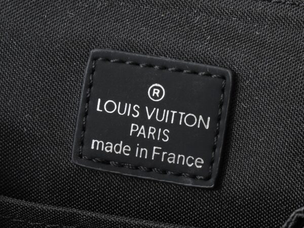 💰升级原版 M44000 M44001 本款DISTRICT 手袋 时尚易衬的信差袋，这款尤其新District 小号手袋是日常的理想袋款，优雅、轻巧，内部空间宽敞，既实用又典雅。尺寸25.0x 22.0x 8.0 cm