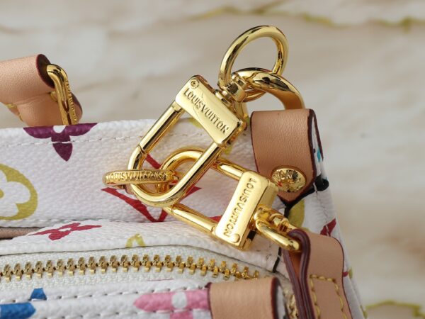 💰升级原版 M13260 M46653 村上隆联名款 黑彩 白彩 本款 OnTheGo East West 手袋选用牛皮革塑就修长构型，以 Monogram 花卉名牌完善优雅格调。铰接式手柄和可拆卸链条皮革肩带实现多种背携方式。尺寸：25x13x10cm