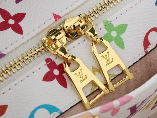 💰升级原版 M13260 M46653 村上隆联名款 黑彩 白彩 本款 OnTheGo East West 手袋选用牛皮革塑就修长构型，以 Monogram 花卉名牌完善优雅格调。铰接式手柄和可拆卸链条皮革肩带实现多种背携方式。尺寸：25x13x10cm