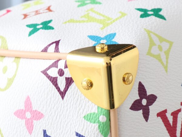 💰升级原版 M13805 M13257 M40391 lv村上隆联名NANOSPEEDY 手袋本款Nano Speedy手袋结合Monogram帆布和牛皮革饰边印花、以33种缤纷色彩演绎白三彩黑三彩推出十二截火爆全球深受明星名人喜爱。30.0 x 21.0 x 17.0 厘米