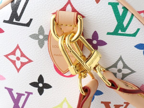 💰升级原版 M13805 M13257 M40391 lv村上隆联名NANOSPEEDY 手袋本款Nano Speedy手袋结合Monogram帆布和牛皮革饰边印花、以33种缤纷色彩演绎白三彩黑三彩推出十二截火爆全球深受明星名人喜爱。30.0 x 21.0 x 17.0 厘米