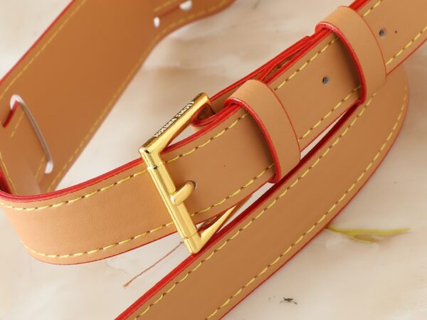 💰升级原版 M14016 M14014 M14013 M14058 M14253 Nil 手袋时尚小巧，属于 Monogram Archive 系列，以 Monogram 涂层帆布制作包身，并饰以牛皮革镶边。手袋融合复古细节与现代雅致格调，包角经过加固，并搭配 Pharrell Williams 新近推出的珍珠拉链。可拆卸手柄与背带灵活便携。25.0 x 17.5 x 11.0 厘米 (长 x 高