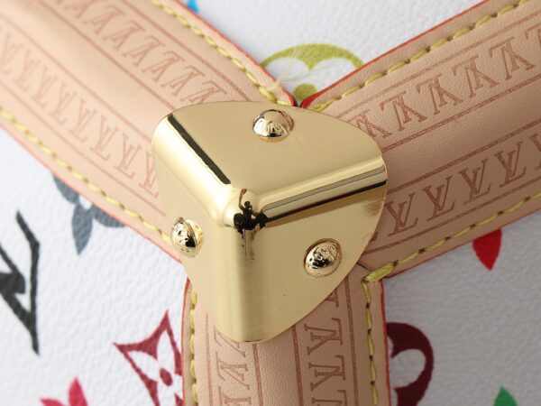 💰升级原版 M13079 路易威登 x 村上隆再版系列以灵动笔触演绎 OnTheGo 中号手袋。缤纷 Monogram 帆布包身、牛皮革饰边和 LV x TM 钥匙包彰显考究格调，莹亮包角回溯路易威登传统行李箱设计，肩带和顶部手柄实现多种背携方式。尺寸:35.0 x 27.0 x 14.0 厘米 (长 x 高 x 宽)