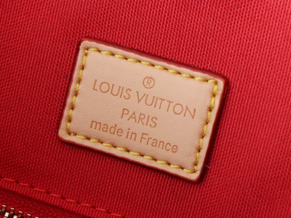 💰升级原版 M13269 M45039 M45321 M44571 村上隆联名樱花 本款Onthego 中号手袋将经典 Monogram 帆布与 Monogram Reverse 帆布分饰两侧，迥异风尚随心呈现。Toron 双手柄与肩带实现多种背携方式。尺寸：34.0 x 26.0 x 13.0 cm (长 x 高 x 宽)