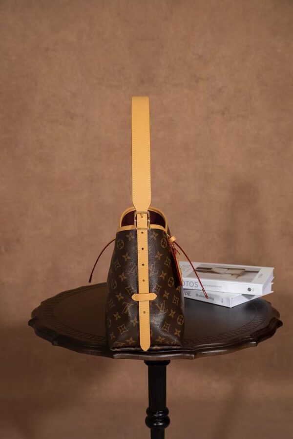 Louis Vuitton CARRYALL小号手袋 29x24x12cm  M46203