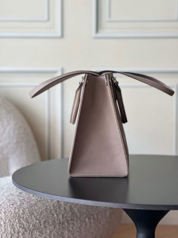 Louis Vuitton ONTHEGO 中号手袋 35x27x14cm