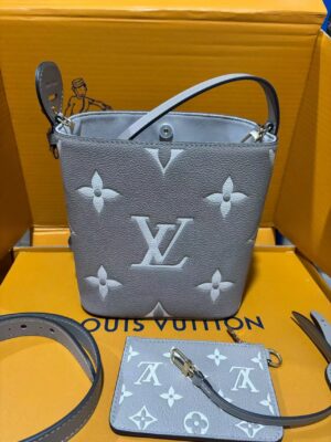 Louis Vuitton All InBB 手袋 16 x 18 x 12 cm