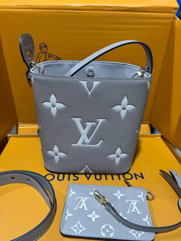 Louis Vuitton All InBB 手袋 16 x 18 x 12 cm