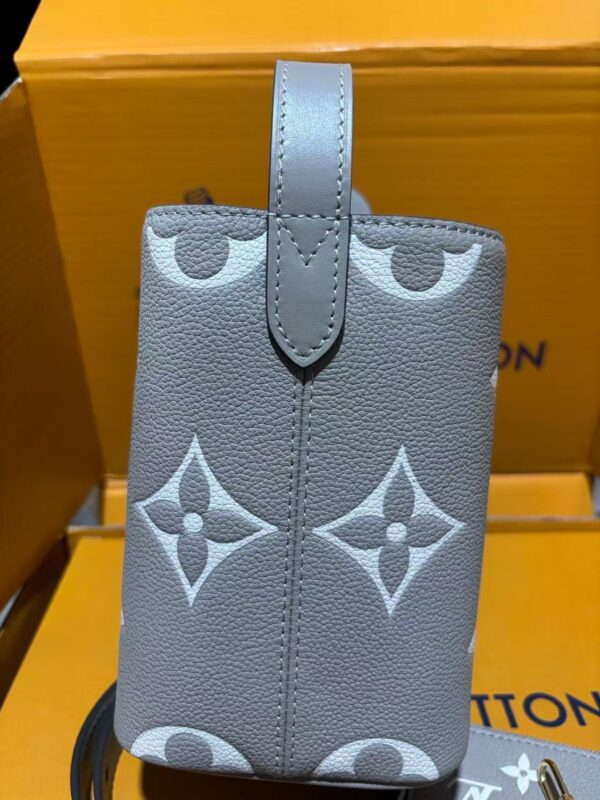 Louis Vuitton All InBB 手袋 16 x 18 x 12 cm