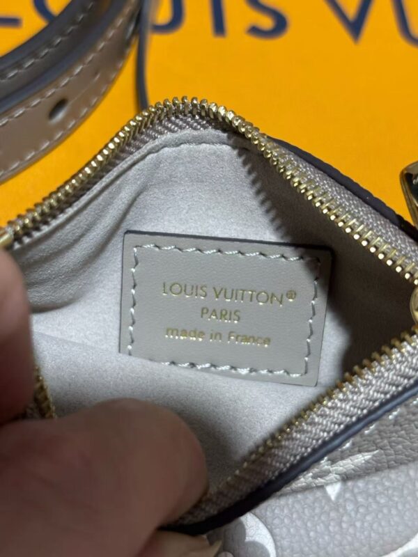 Louis Vuitton All InBB 手袋 16 x 18 x 12 cm