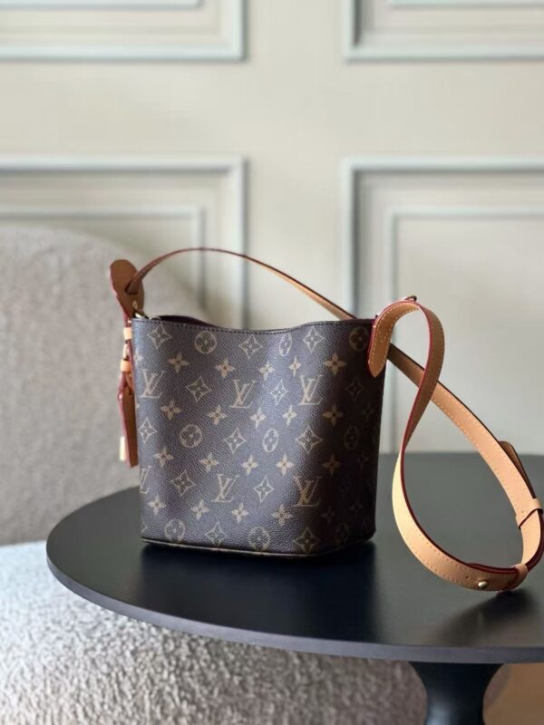 微信图片_20260208012010_43_4 Louis VuittonALL IN BB手袋 16x18x12cm