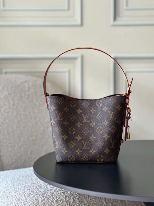 微信图片_20260208012012_45_4 Louis VuittonALL IN BB手袋 16x18x12cm