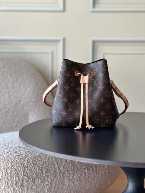 微信图片_20260209001351_134_2 Louis Vuitton NEONOE BB手袋 20x20x13cm M46581