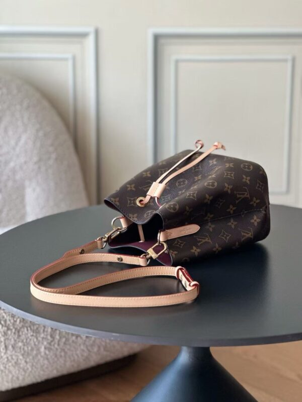 微信图片_20260209001353_136_2 Louis Vuitton NEONOE BB手袋 20x20x13cm M46581